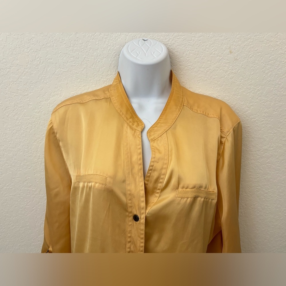 Chico’s 2 Button Up Shirt Womens Long Sleeve Pearl Snap Satin Yellow Gold Top - Picture 2 of 7